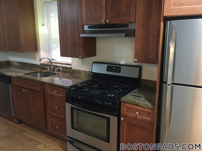 Building Photo - 64 Louis Prang St