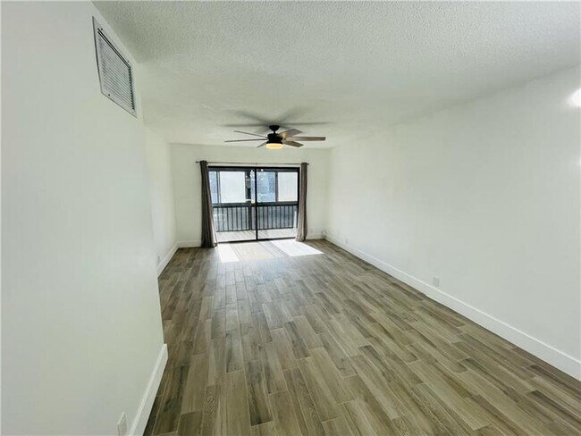 Building Photo - 3111 Oakland Shores Dr