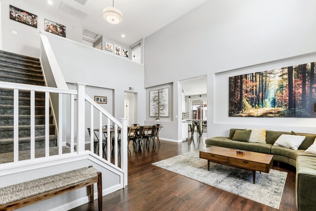 Front Living Room - 5006 Rowe Dr
