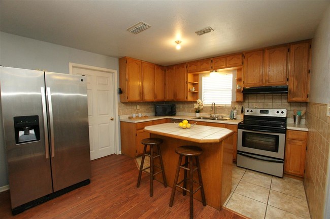 Building Photo - 307 Gutierrez St