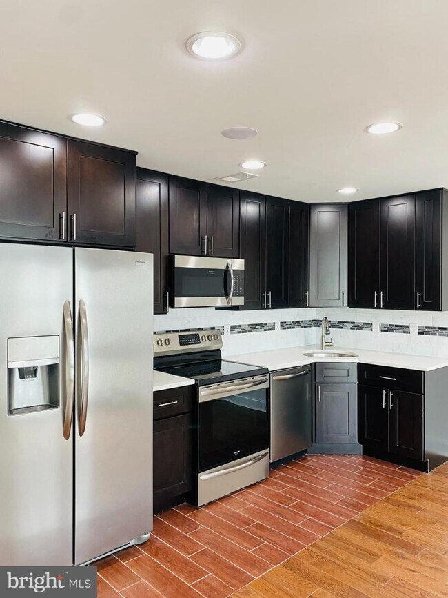 Building Photo - 2570 Frankford Ave