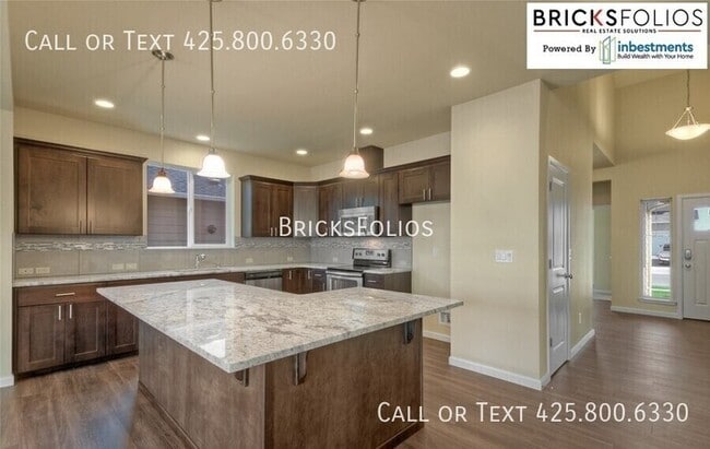 Building Photo - Lacey Living Awaits You – Comfort and Style Combined