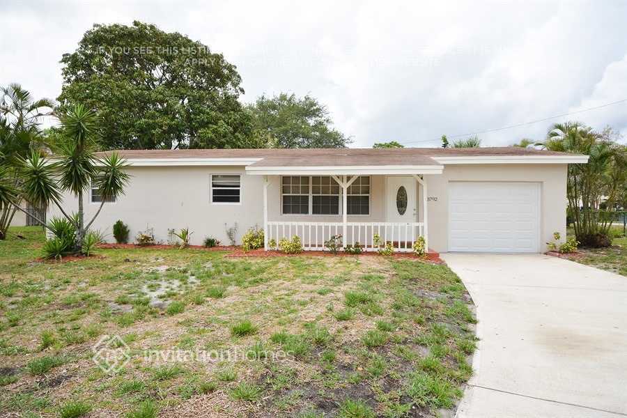 Foto principal - 3792 SW 19th St