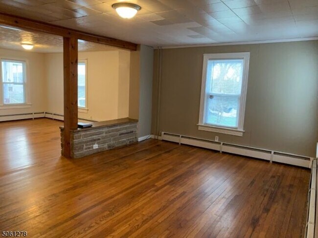 Foto del edificio - 43 Linwood Ave