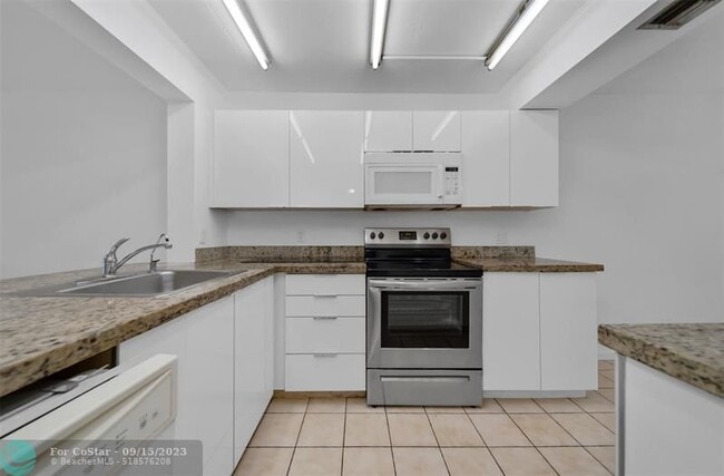 Foto del edificio - 2031 Coral Ridge Dr
