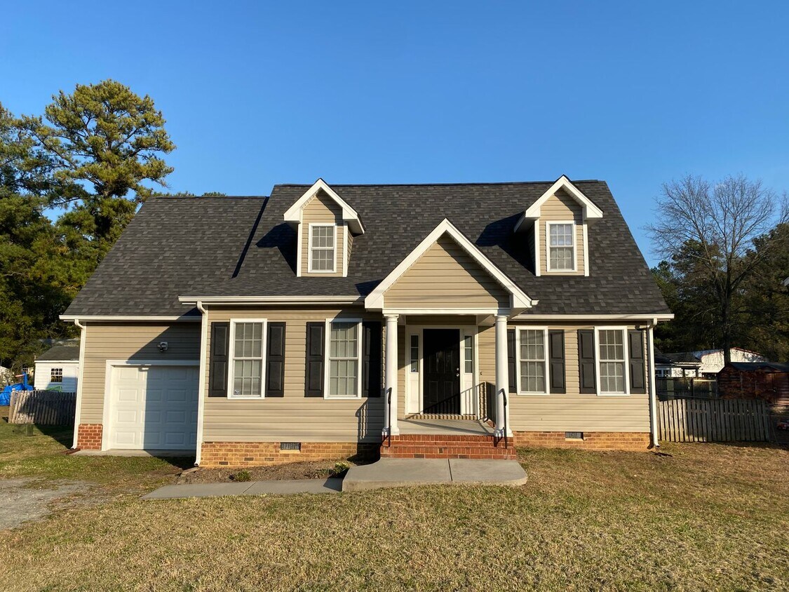 Primary Photo - Lovely Two Story Home off of Glenside Driv...
