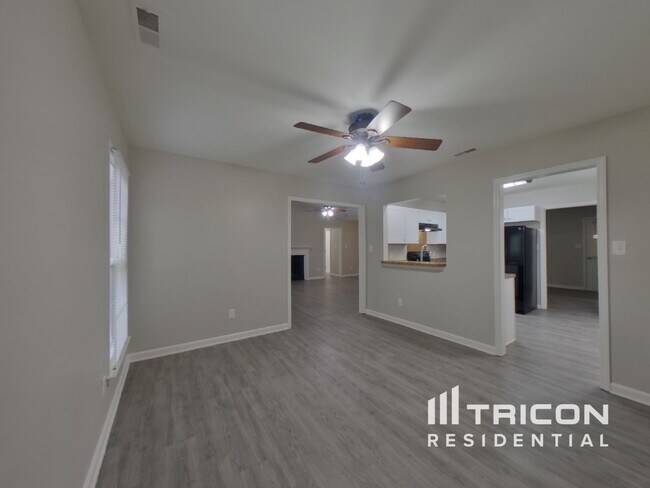Building Photo - 5423 River Falls Dr