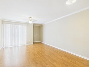 Building Photo - 501 W 26th St