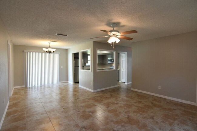 Foto del edificio - WINTER SPRINGS 3br 2ba on oversized lot. T...