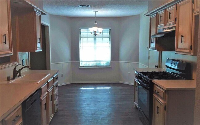 Building Photo - Lubbock Cooper ISD Gem: Ready-to-Rent July...