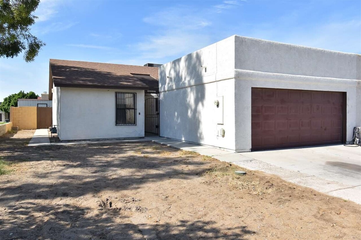 1627 W 13th St, Yuma, AZ 85364 Condo for Rent in Yuma, AZ