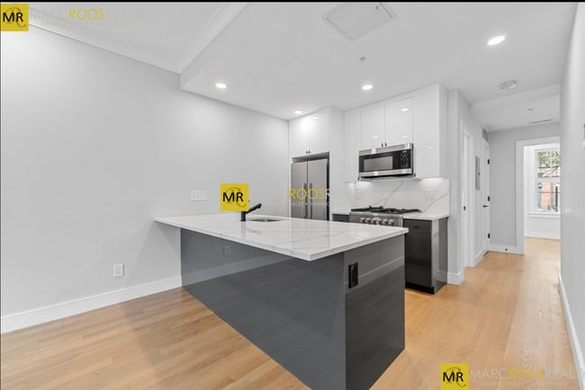 Building Photo - 535 Newbury St