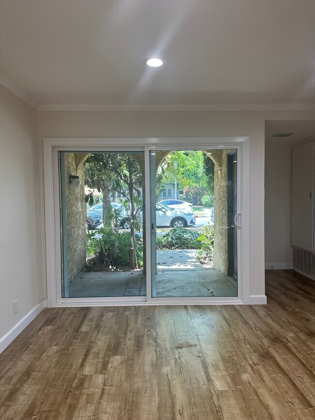 new patio slider - 924 S 4th St