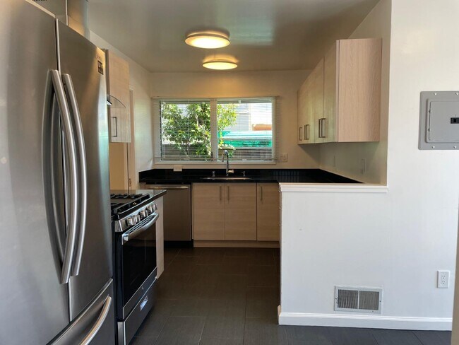 Foto del edificio - 1320 Ridgewood Dr