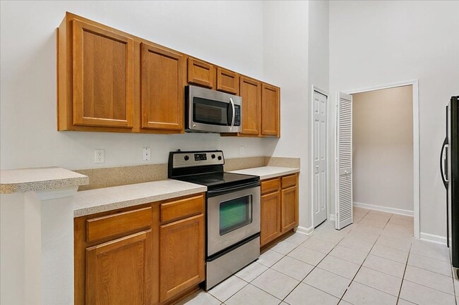 Building Photo - Great condo! New AC system!