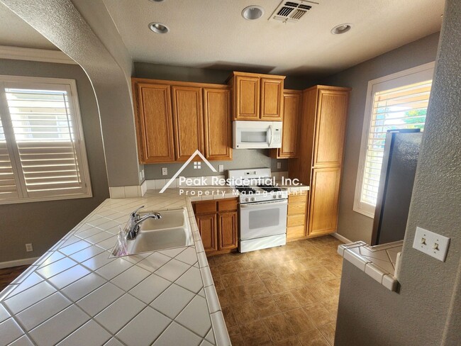 Building Photo - Wonderful 3bd/2ba Elk Grove Home with 2 Ca...