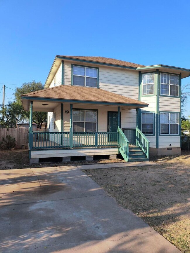 Foto del edificio - Large 4 bedroom, 2.5 bathroom home! Easy access to Loop and Bryant Blvd!