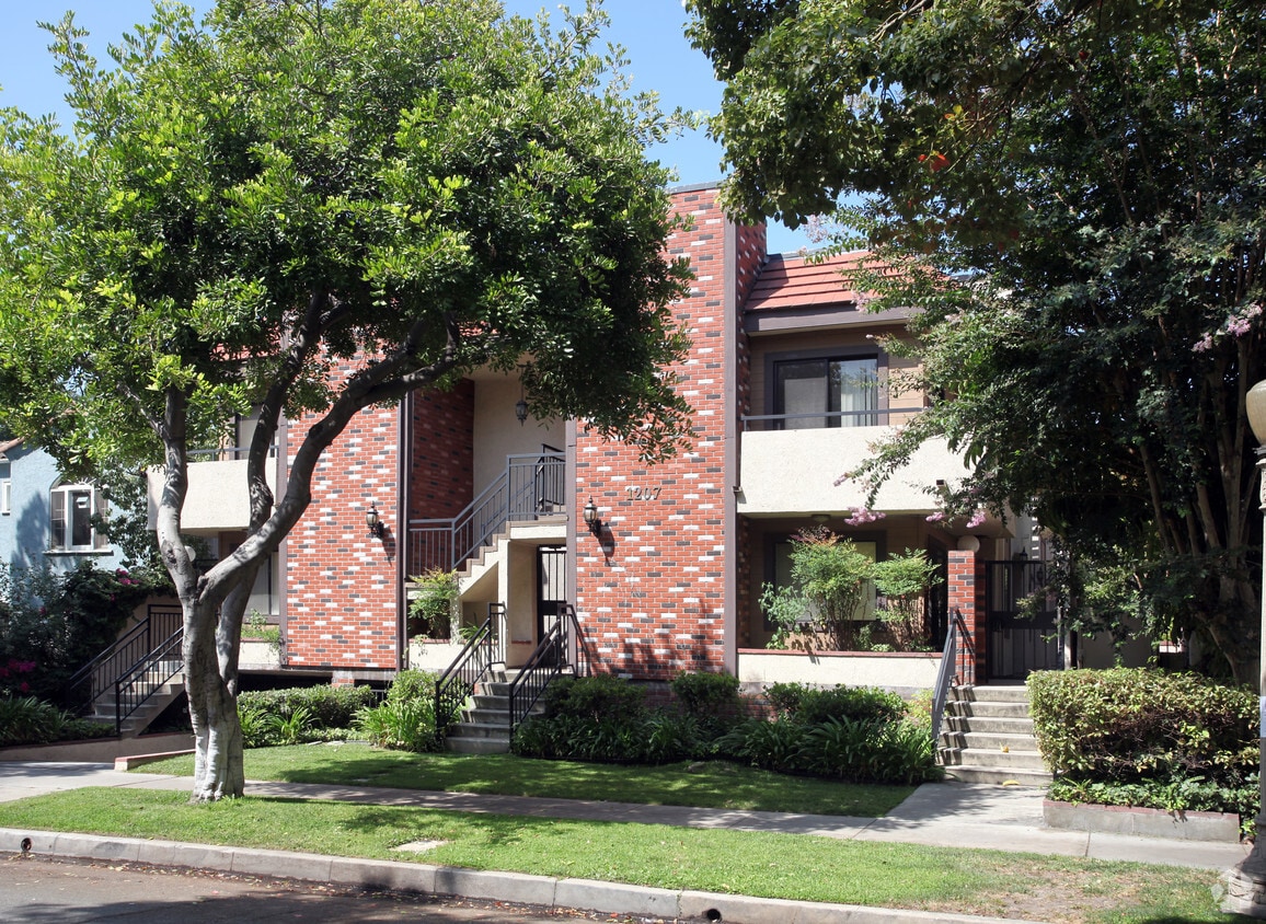 Building Photo - 1207 N Columbus Ave