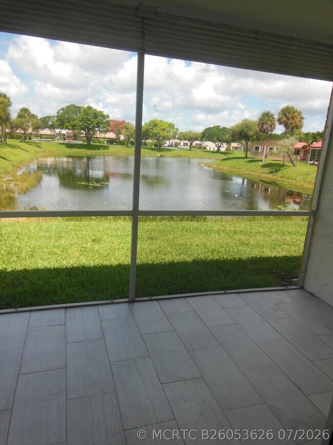Foto del edificio - 105 Lake Helen Dr