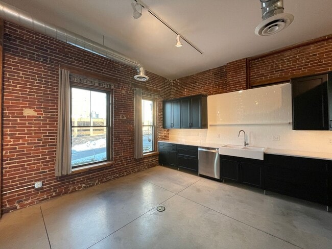 Building Photo - 54 Old Granite St