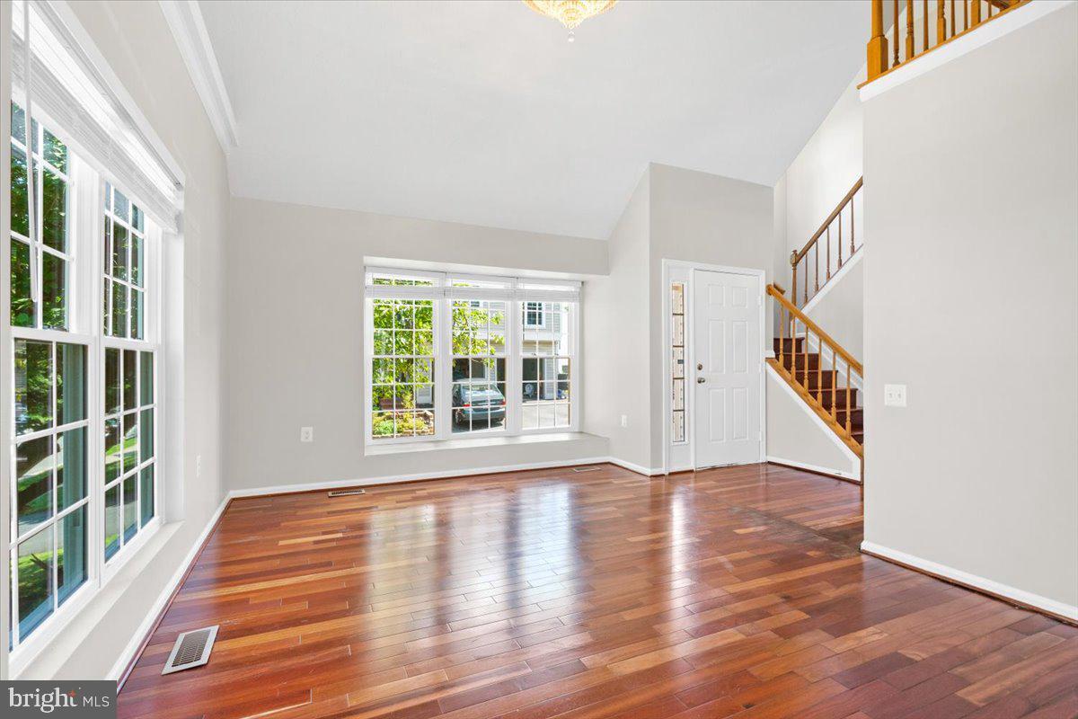 Primary Photo - 461 Foxridge Dr SW