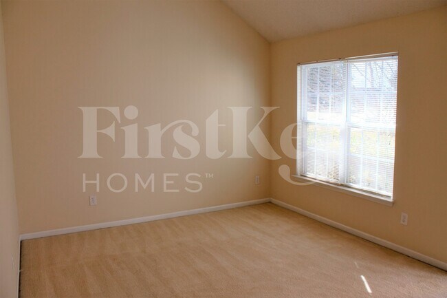 Building Photo - 141 Edison Dr