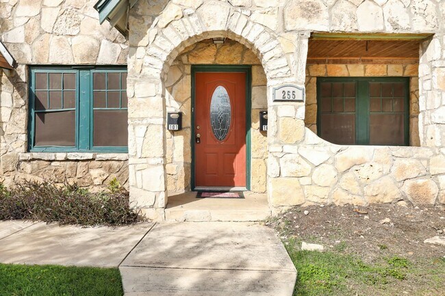 Building Photo - 255 Natalen Avenue