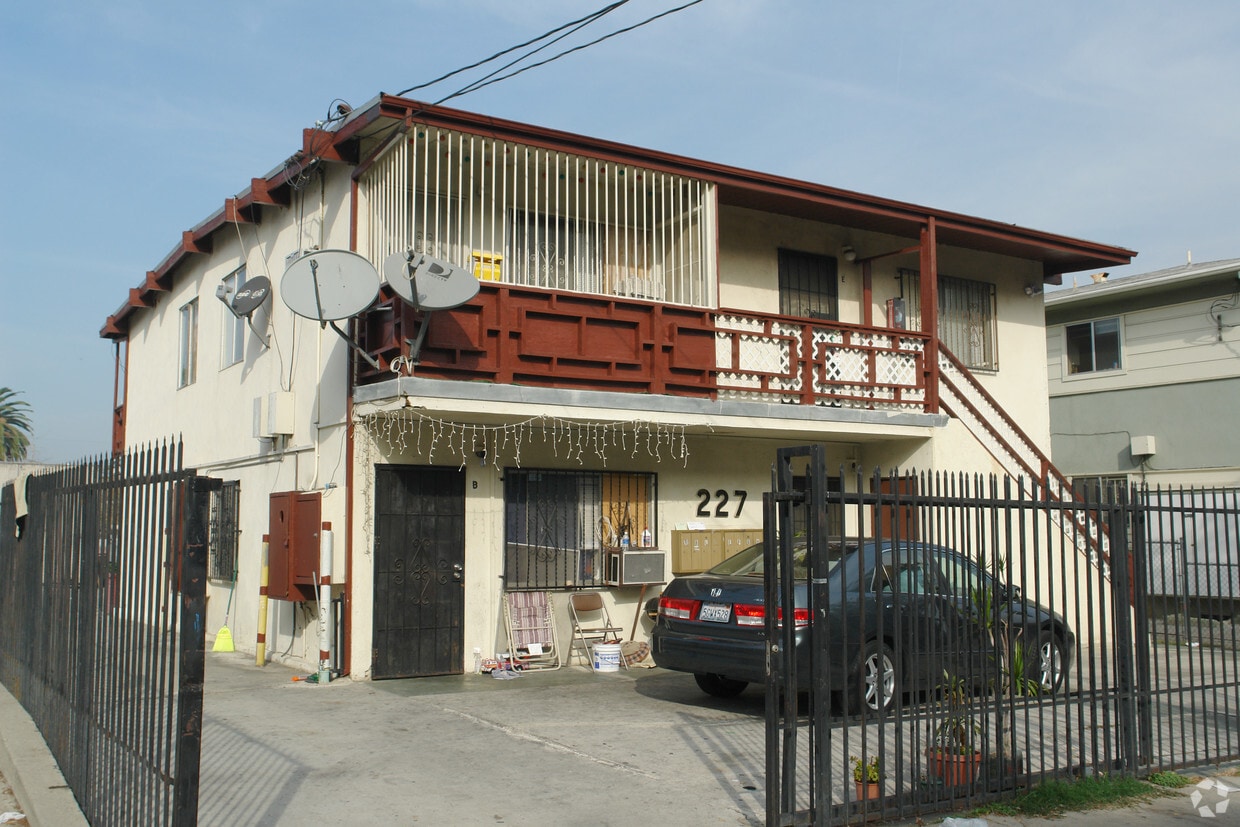 Building Photo - 227 S Bonnie Brae St