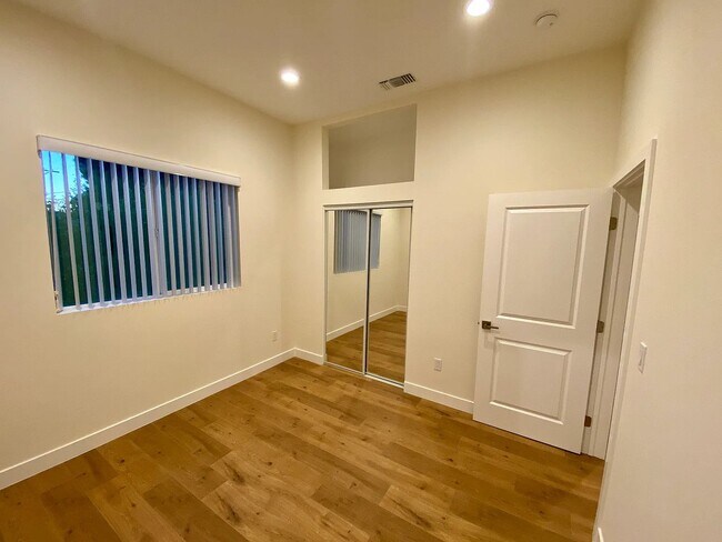 Foto del edificio - 5329 Willis Ave