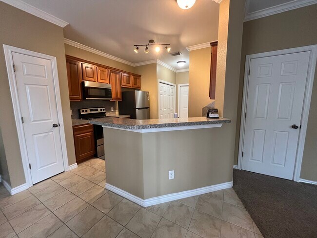 Large Kitchen - 1425 W Villa Maria Rd