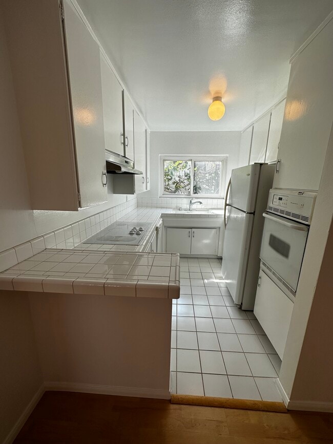 Kitchen - 1508 S Shenandoah St Kitchen - 1508 S Shenandoah St