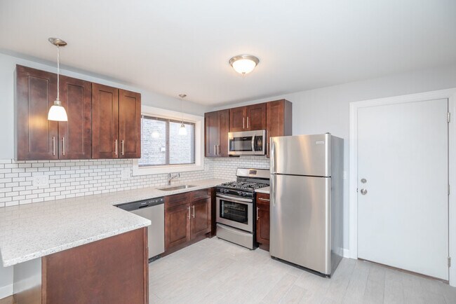 Foto del edificio - 6807 N Ridge Blvd