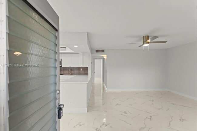 Building Photo - 108 Flanders C
