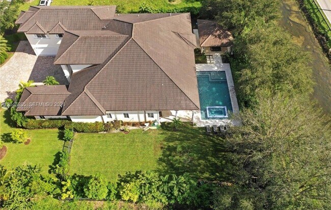Building Photo - 12802 Grand Oaks Dr