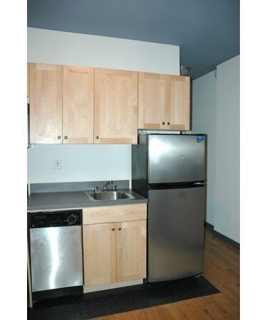 Primary Photo - 220 E 7th St