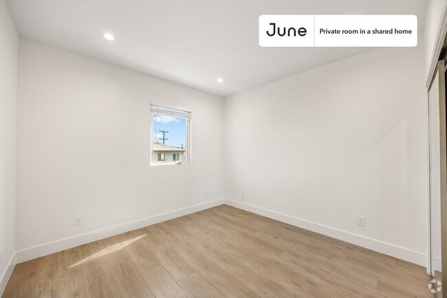 Building Photo - Private bedroom in 4 bed/4 bath Home
