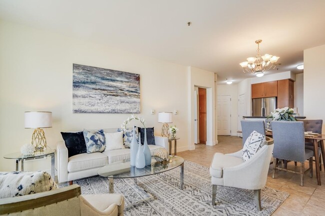 Building Photo - 2Br/2Ba 5th Floor City Living! Parking and...