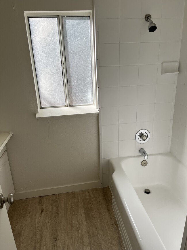 Foto del edificio - 317 N L St