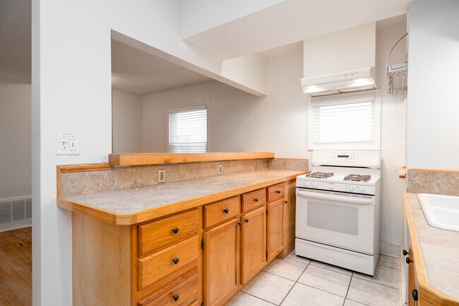 Building Photo - 1414 Grand St NE