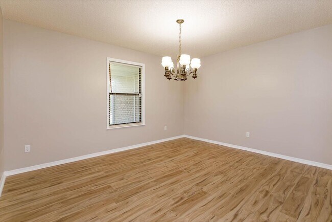 Foto del edificio - Spacious 4-Bedroom, 3-Bath Rental in Quiet DeBary Cul-de-Sac