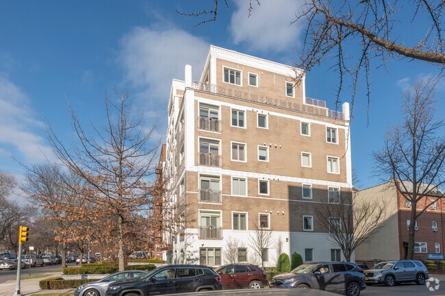 Building Photo - The Bristol Condos