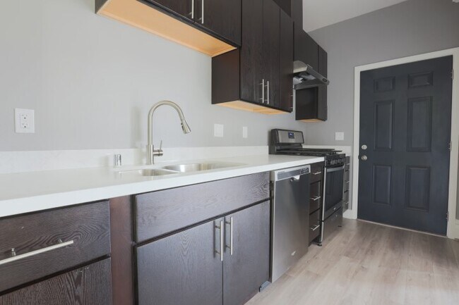 Building Photo - 3215 Telegraph Ave