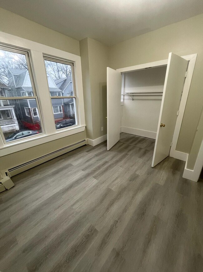249 Amherst St 2R - 253 Amherst St