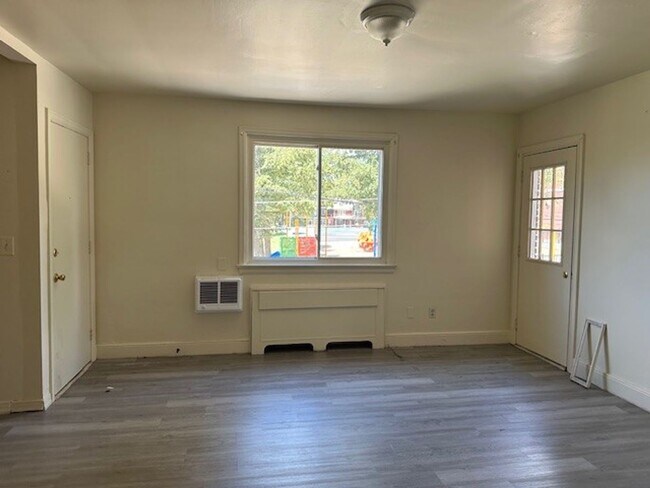 Building Photo - 501 Reels Ln