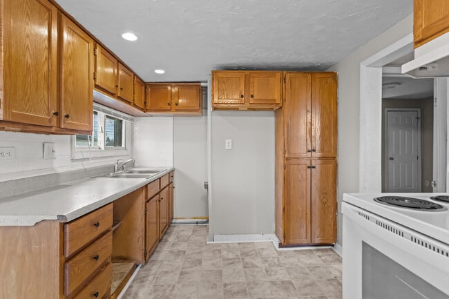 Building Photo - 1620 S Market St