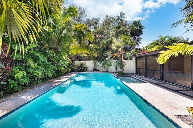 Foto del edificio - 1107 NE 118th St