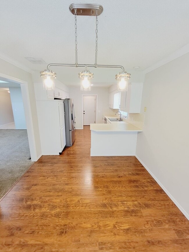 Building Photo - 2211 E Cragmont St