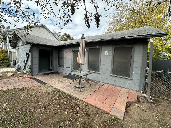 Foto del edificio - 2-BEDROOM DUPLEX IN MAHNCKE PARK