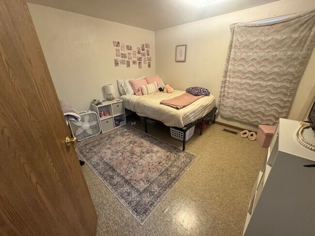 Foto del edificio - 1009 W 22nd St