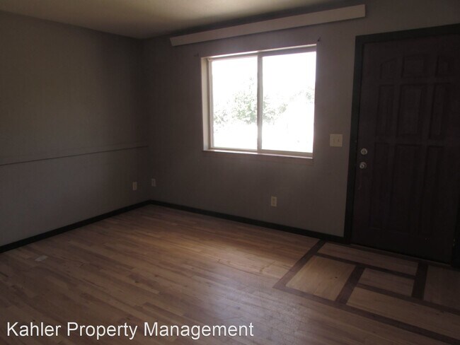 Building Photo - 527 Flormann St